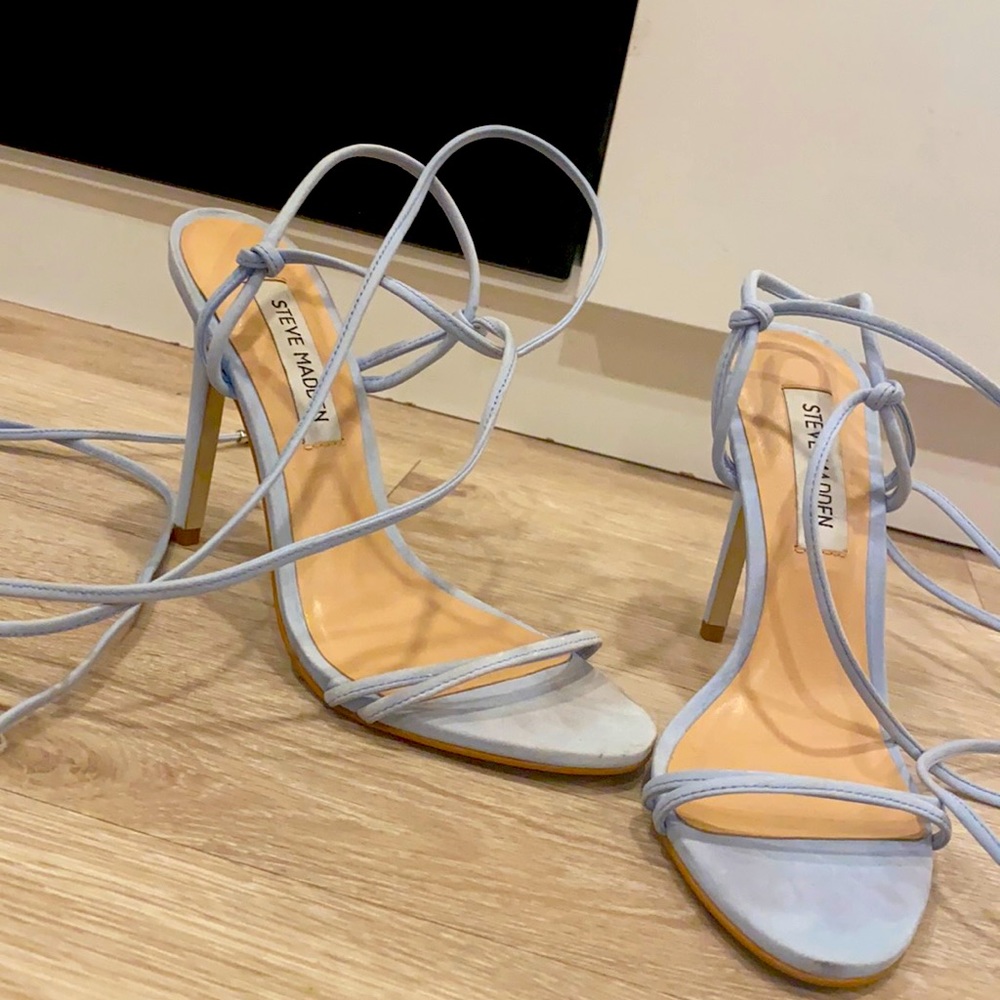 Steve Madden blue heels with string